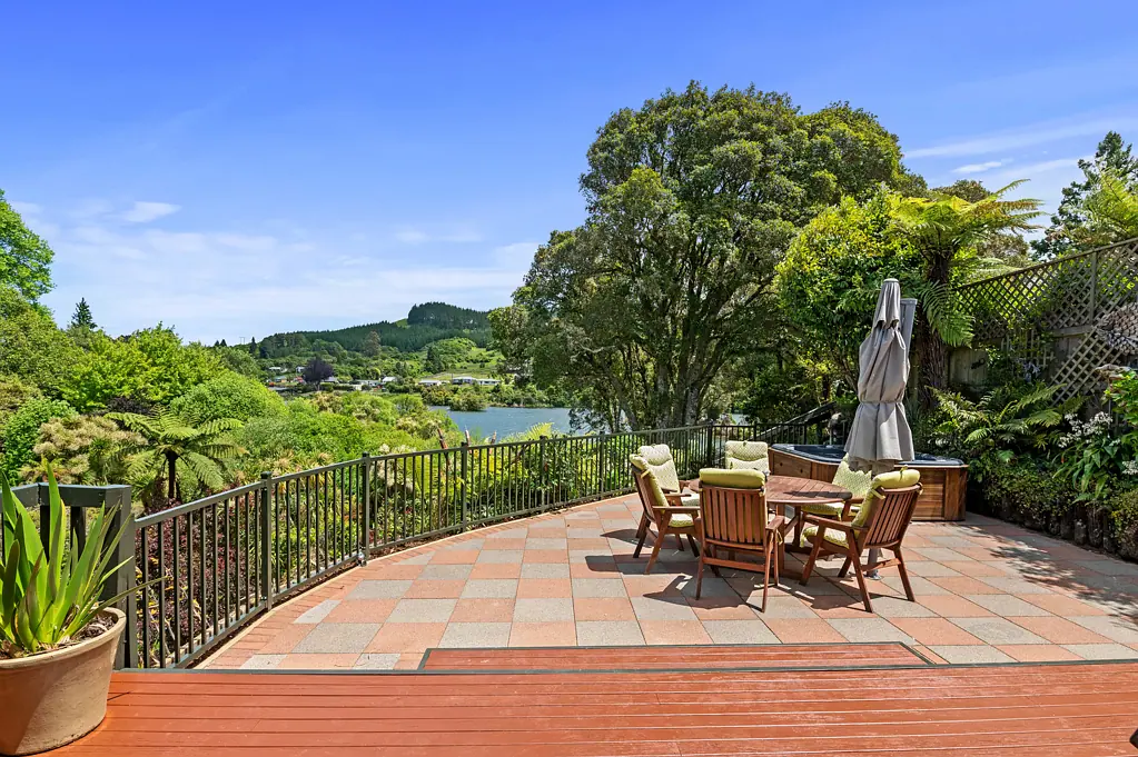 Lake Rotoiti 3 Bedroom A cleverly designed multi-level retreat
