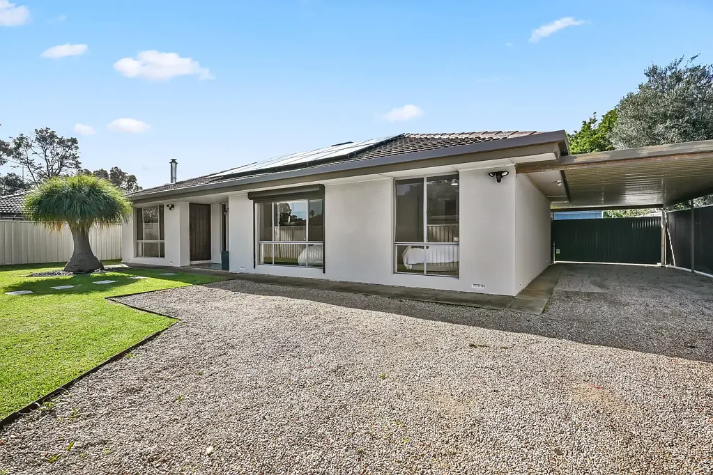Morphett Vale 3房  A solid classic with space to spread out, refreshed for today and primed for the future…
