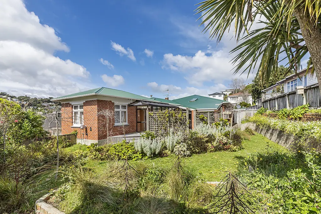 Miramar 3Kwarto CHARACTER HOME WITH DEVELOPMENT POTENTIAL