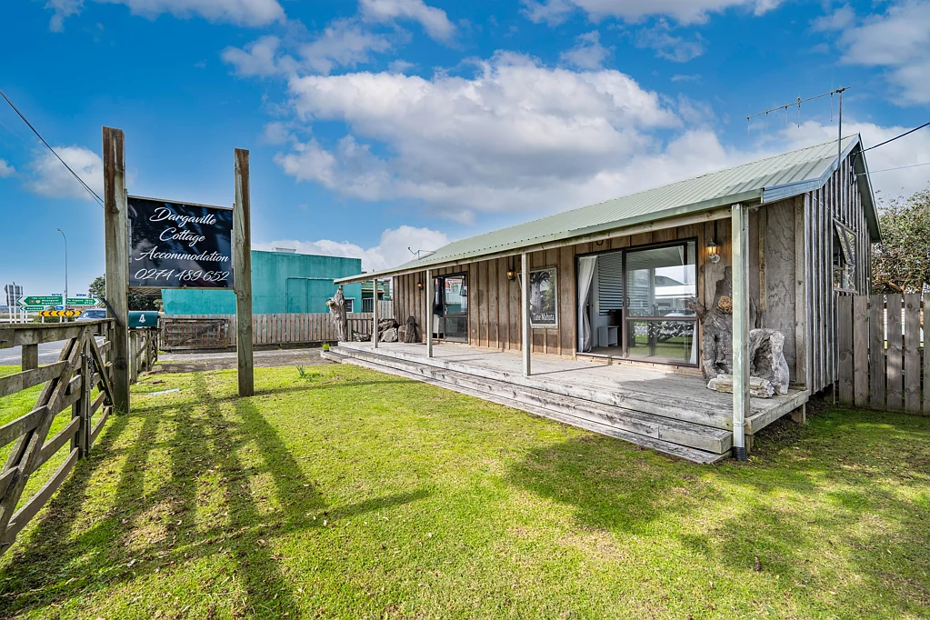Dargaville 2chambre Dual-Titled Commercial Gem, River Views & Income