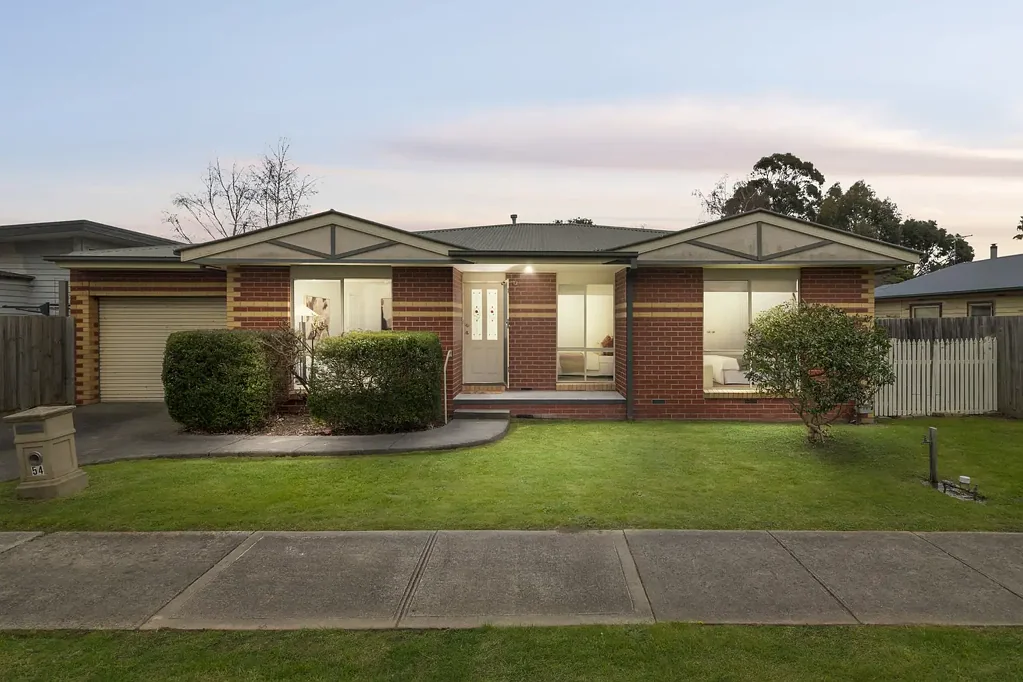 Whittlesea 3 Bedroom Freshly updated home in the heart of Whittlesea.