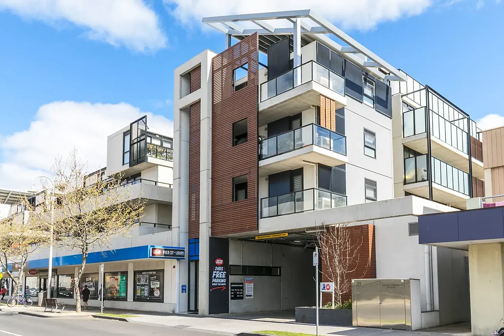 Make Your Move To Pier Street!