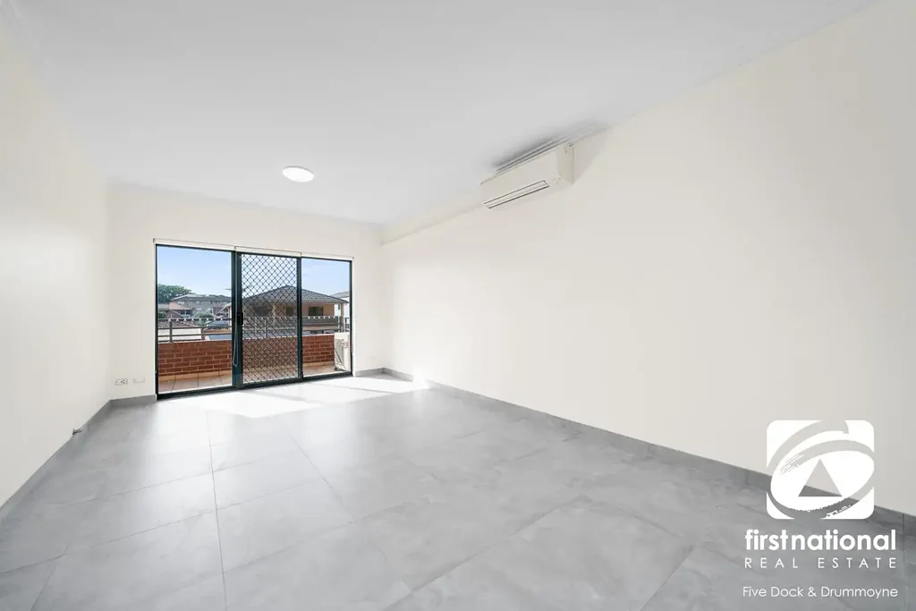 Spacious Apartment In The Heart of Shopping Village