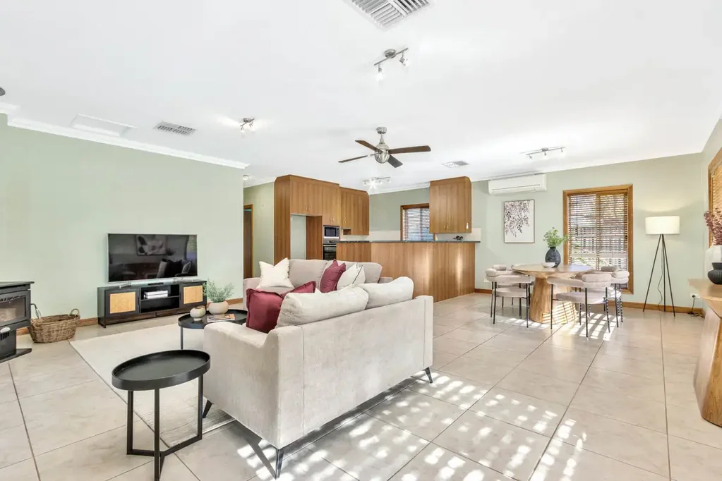 Evanston 4બેડરૂમ Impressive Space, Fantastic Condition & Ready to Enjoy
