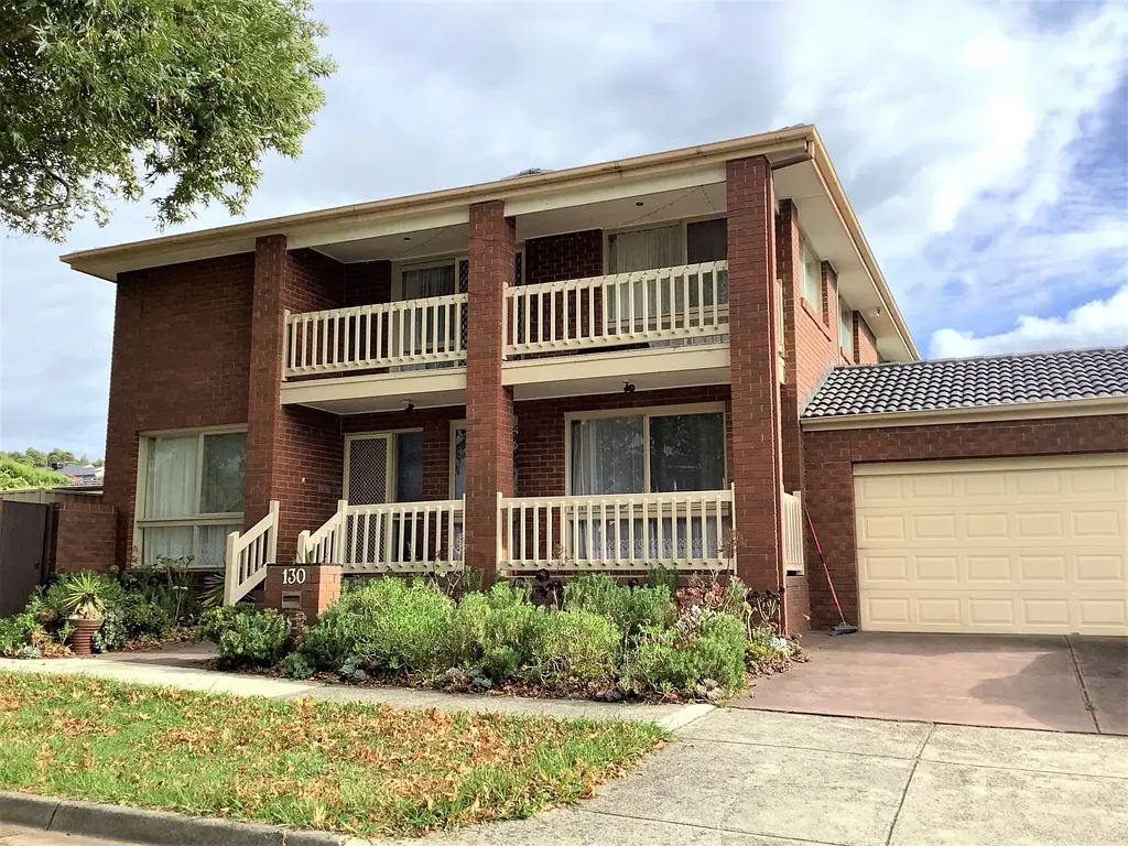 SUPER SIZED 5 BEDROOM HOME IN A GREAT LOCATION: Walk to Waverley Christian College