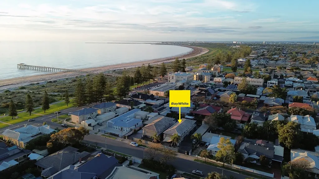 Largs Bay 2房  A Secure Seaside Perch with One Foot in the Sand…