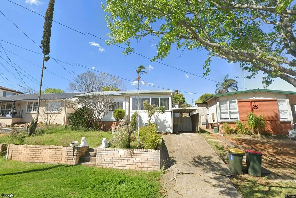 Spacious 3-Bedroom Home with Fruitful Garden & Fire Pit