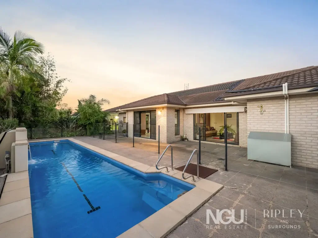 Lowood 4कमरा The Family Acreage Dream: Metricon Home, Pool, Studio & Huge Usable Yard