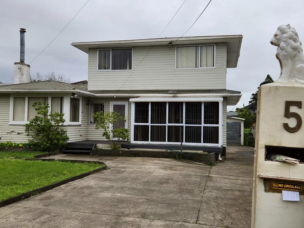 Spacious 4-Bedroom Family Home in Prime Henderson Location – $895/week