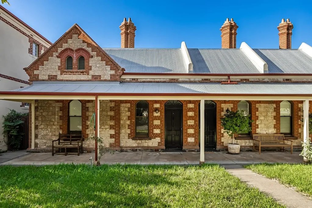 North Adelaide 1ห้องนอน History Rewritten in Style with a Prestigious Park Land Advantage
