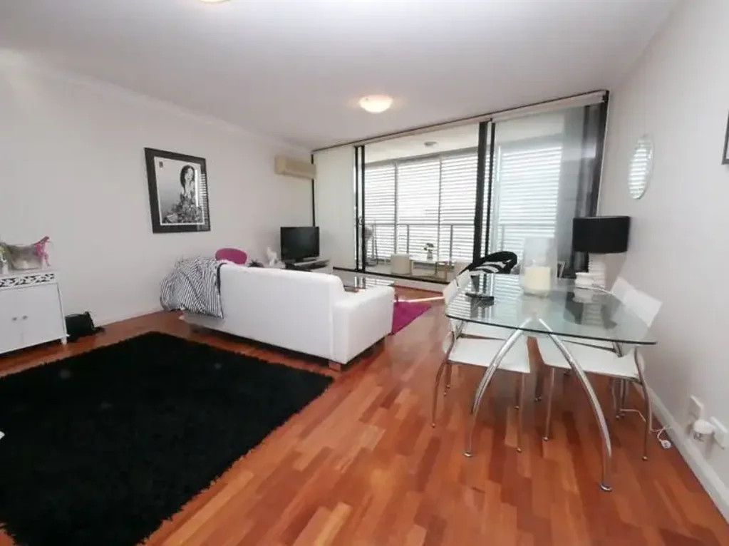 Modern Spacious Apartment With Study