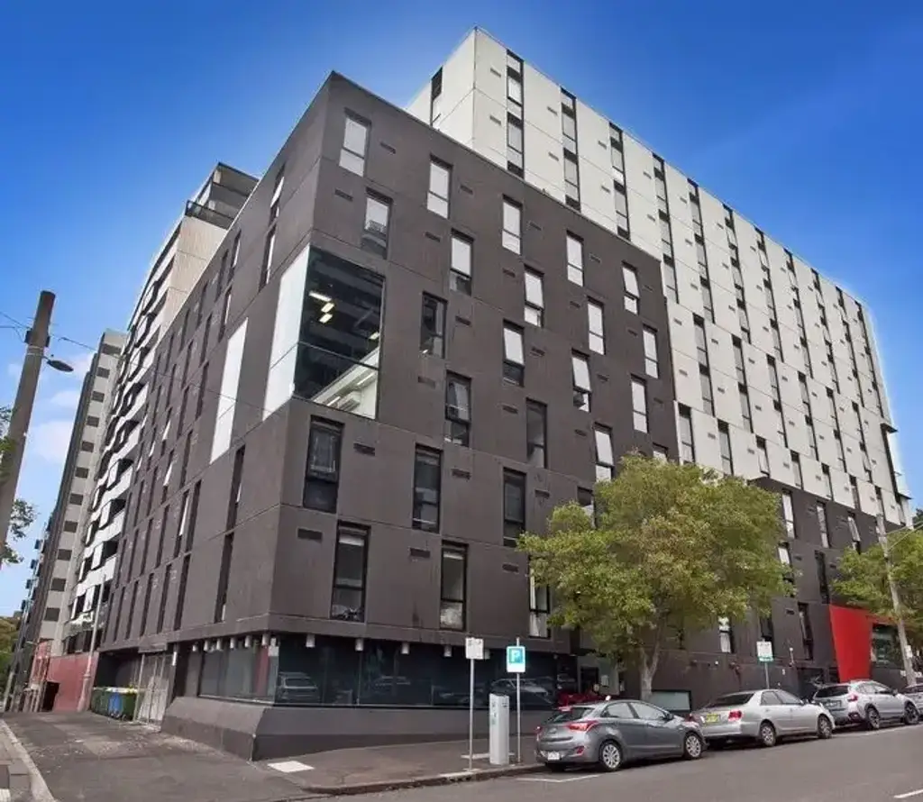 North Melbourne 1 Bedroom Top floor one bedroom student apartment for sale near University of Melbourne