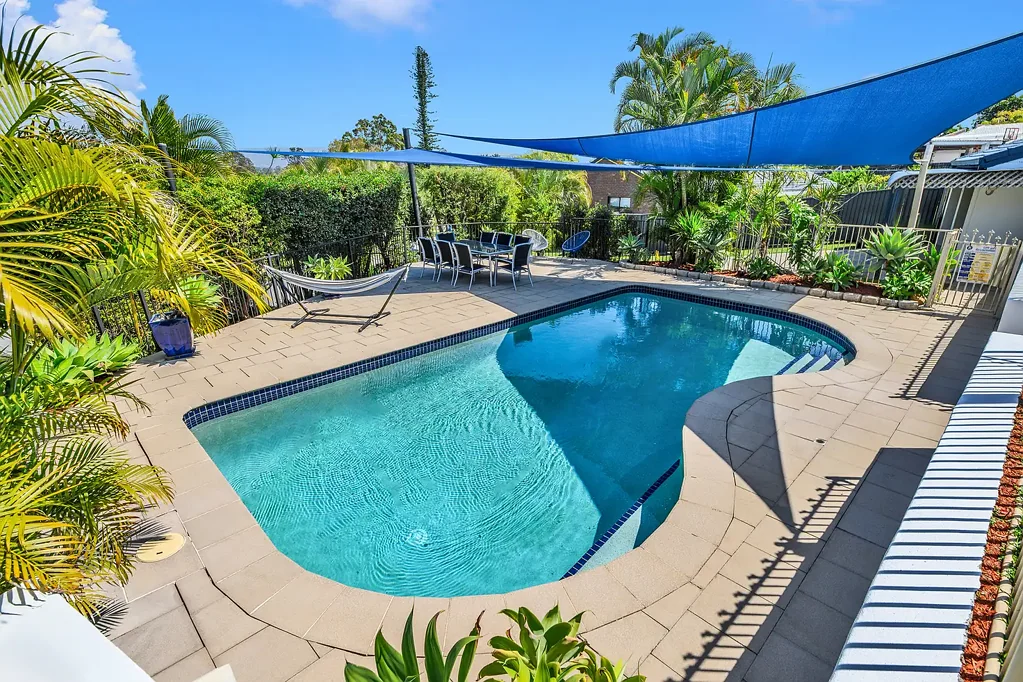 Ashmore 4Kwarto FANTASTIC FAMILY HOME & AN AMAZING ENTERTAINER ... GLORIOUS HINTERLAND VIEWS ... BIG 1,370m2 LAND !!!