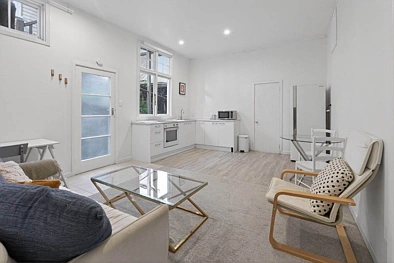 Charming & Bright Lower-Level Villa Apartment