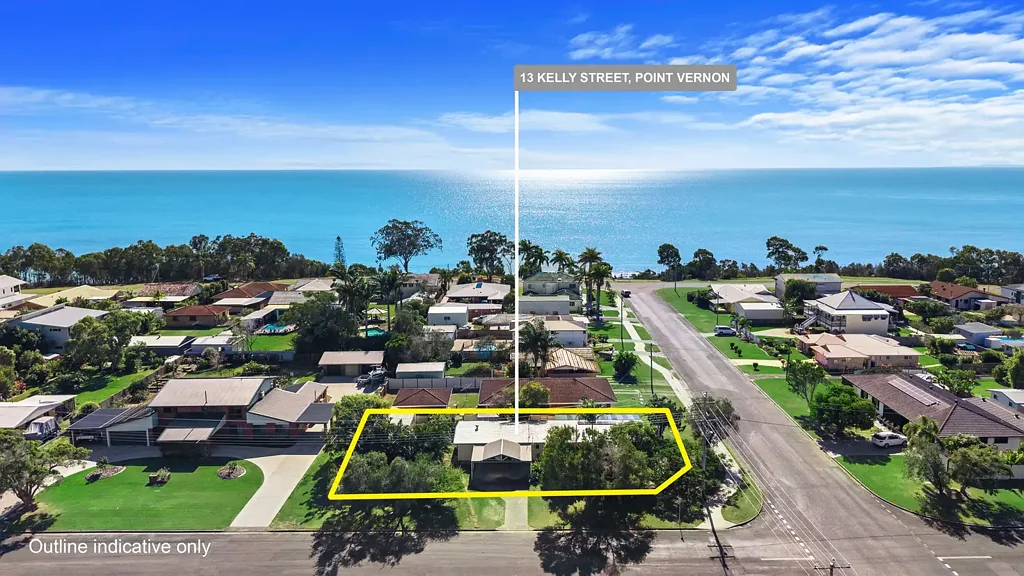 Point Vernon 3Kwarto Sought-After Point Vernon Position - Moments from the Foreshore!