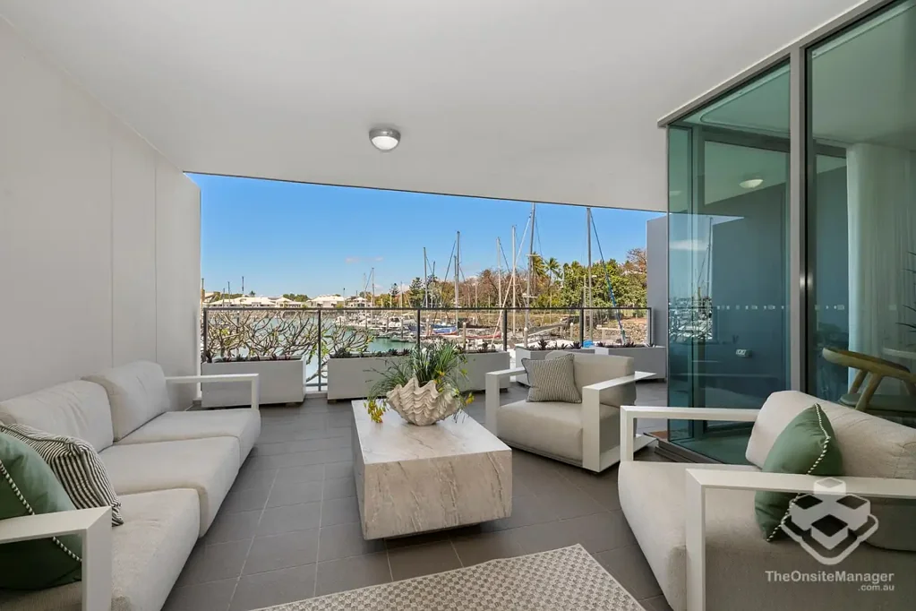 Townsville City 2कमरा Unique-  Stanton Two Bedroom with Marina Balcony & Strand Courtyard - superbly renovated/water views/breezes & so much space