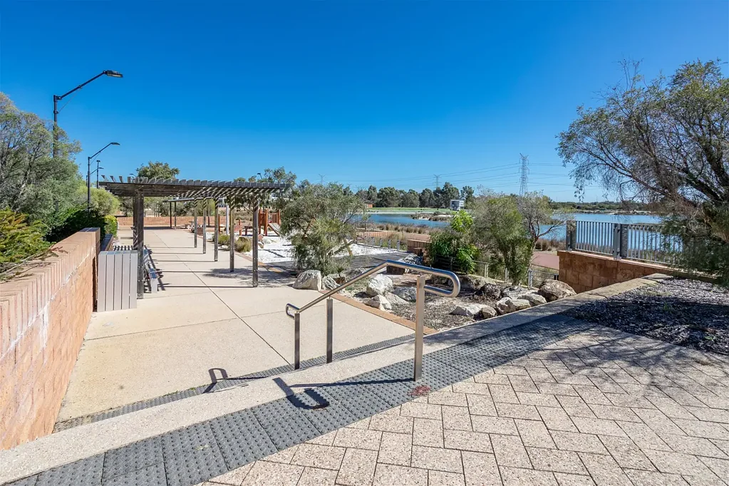 Waterfront Living, $640 WEEKLY