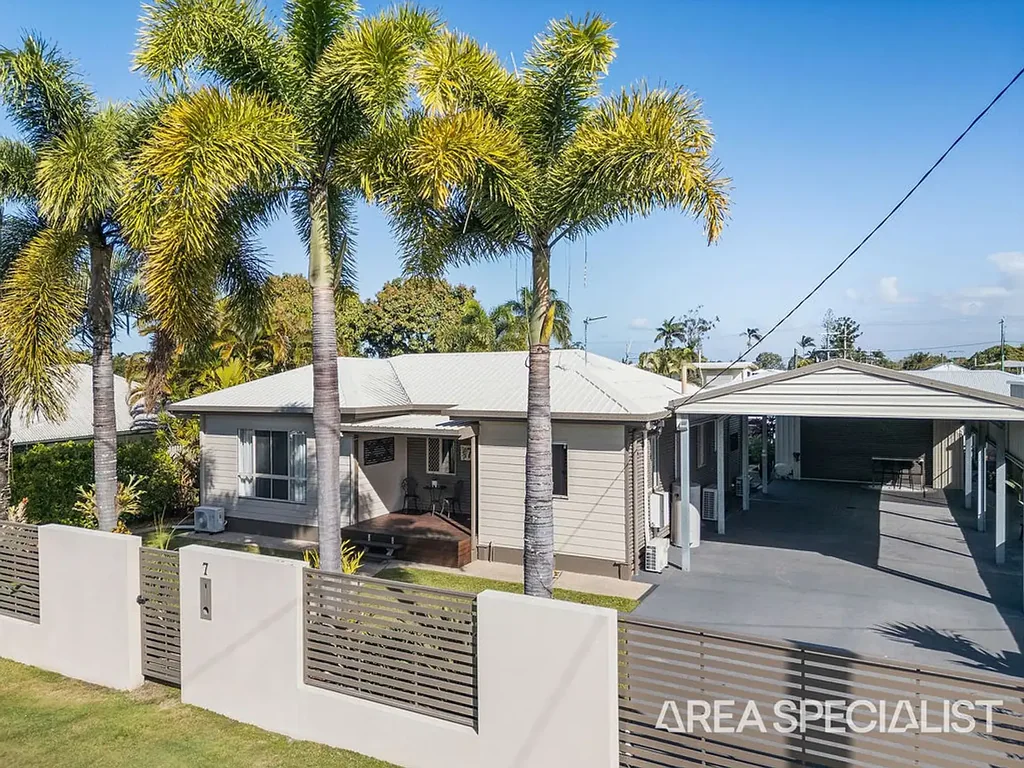 North Mackay 3Phòng ngủ A Designer Kitchen, a Tradie's Dream Shed, and Outdoor Entertaining That Redefines the North Mackay Standard