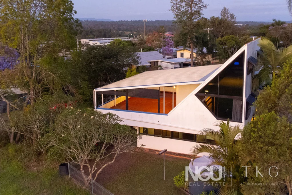 8 Dawn Parade, Riverview, QLD 4303