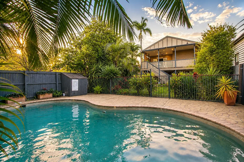 Balmoral 3房 Balmoral 中心，永恒的 Art Deco 魅力与家庭吸引力 Character Charm with Family Appeal in the Heart of Balmoral