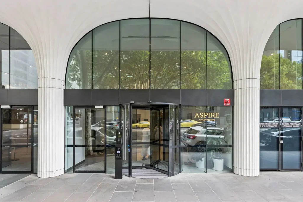 Melbourne 1房 黄金CBD位置 宽敞卧室 开放式起居区 优质电器 现代浴室 安全大楼 顶级设施 Central City Living