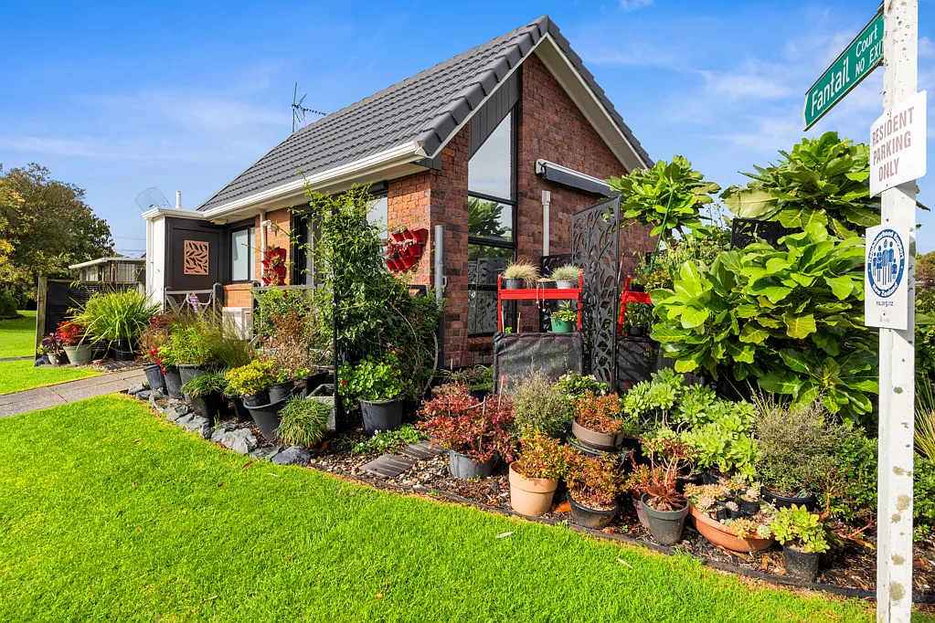 1 Fantail Court, Orewa, Rodney, Auckland