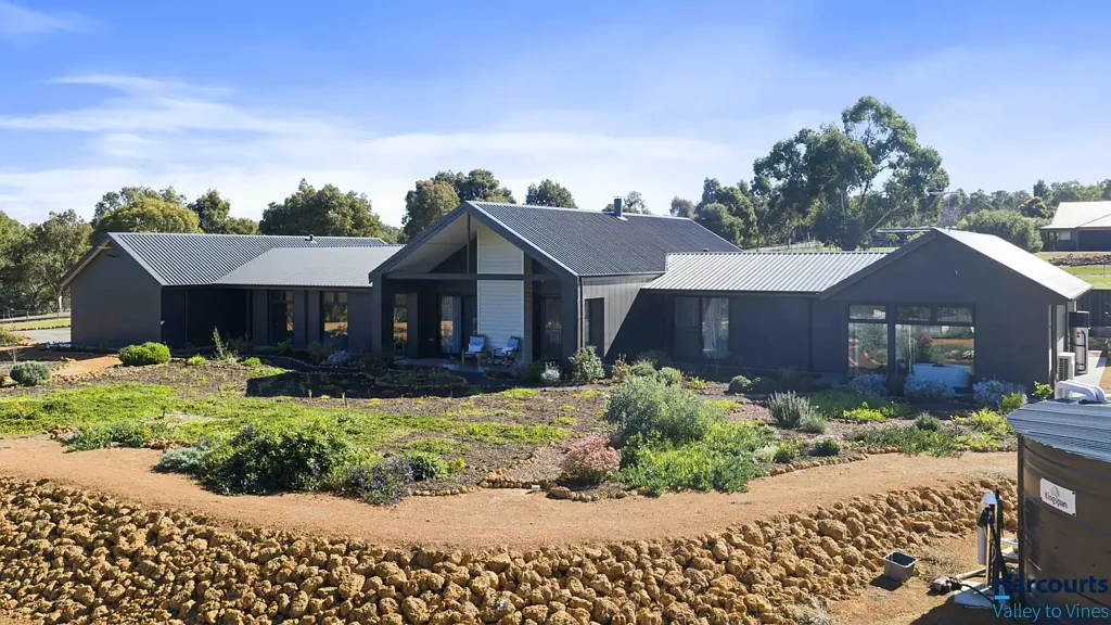 Lower Chittering 4房  Where Passive Design Meets Country Luxury