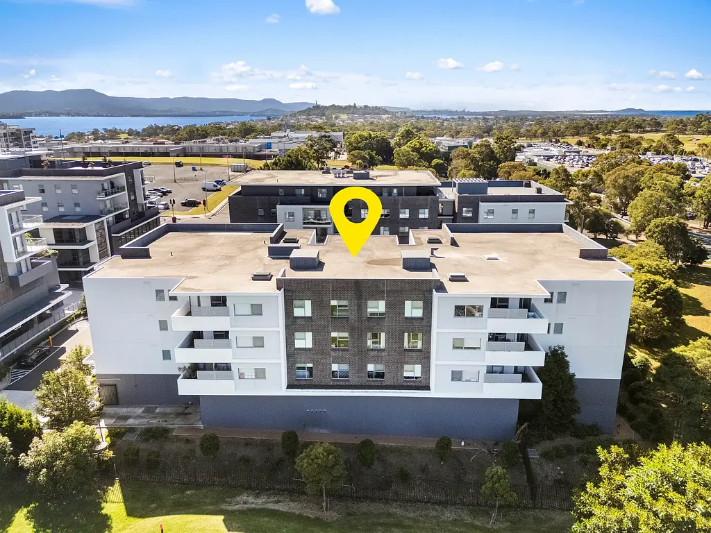 Shellharbour City Centre 2Zimmer Top-Floor Living with Spacious Balcony & Unmatched Convenience in the Heart of Shellharbour