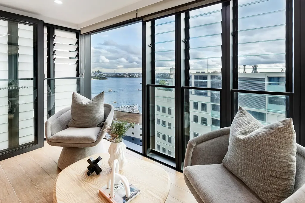 Milsons Point 2房 获奖设计典范 优质木地板 Miele电器齐全 主卧带套间 海港壮丽景观 地铁公交正对面 便捷生活配套 Bridgehill Residences: Executive Luxury with the Best of Milsons Point at Your Doorstep