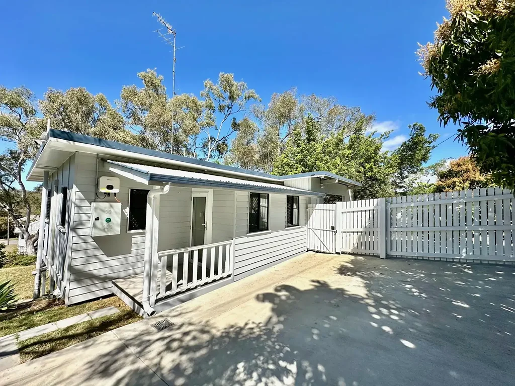 South Gladstone 1 Bedroom Charming Renovated Cottage