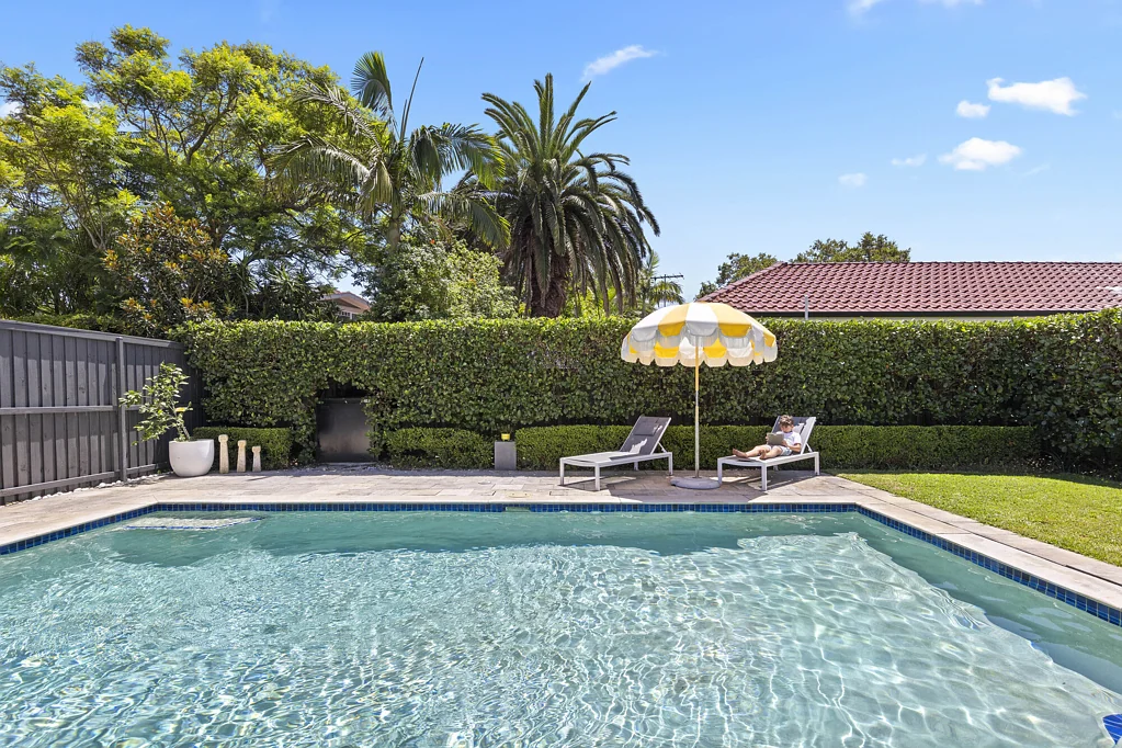 10 Lakeside Crescent, North Manly, NSW 2100