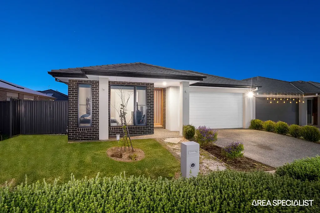77 Athenaeum Avenue, Clyde North, VIC 3978