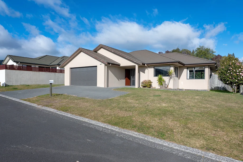 Lynmore 4 Bedroom Family Living Made Easy - Prime Lynmore Location