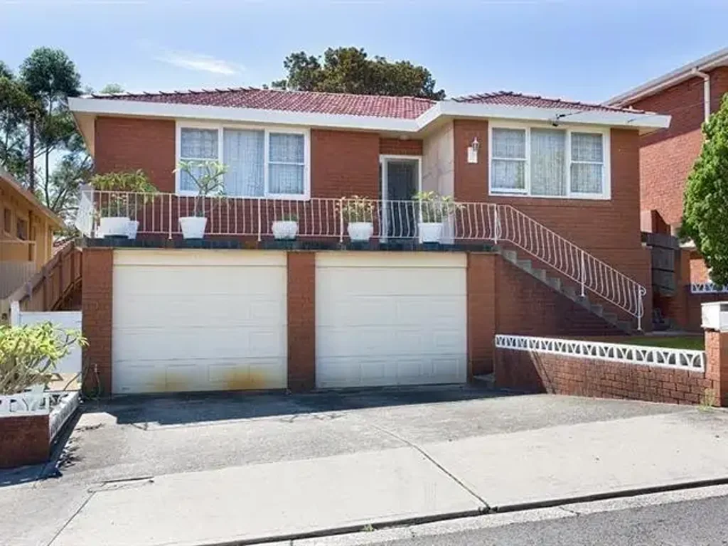 ORIGINAL TWO BEDROOM HOME WITH A DOUBLE LOCK UP GARAGE & GRANNY FLAT