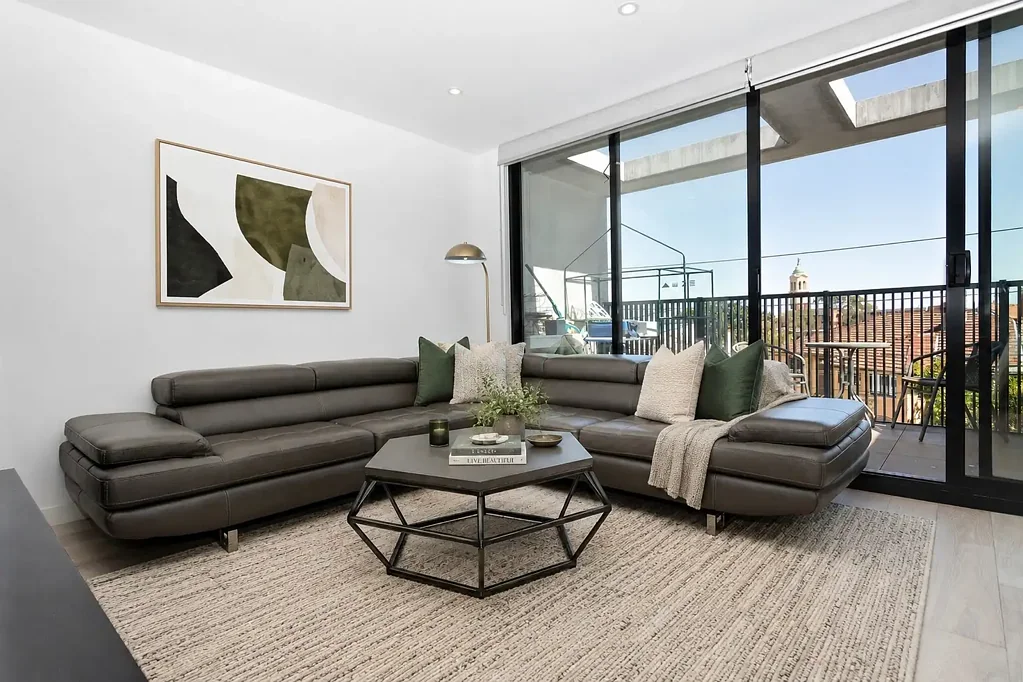 Light-filled sanctuary for a brilliant bayside lifestyle – FULLY FURNISHED and open for an offer