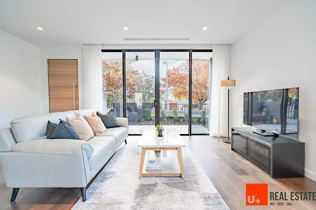 Luxury 3-Bedroom Townhouse with Premium Upgrades