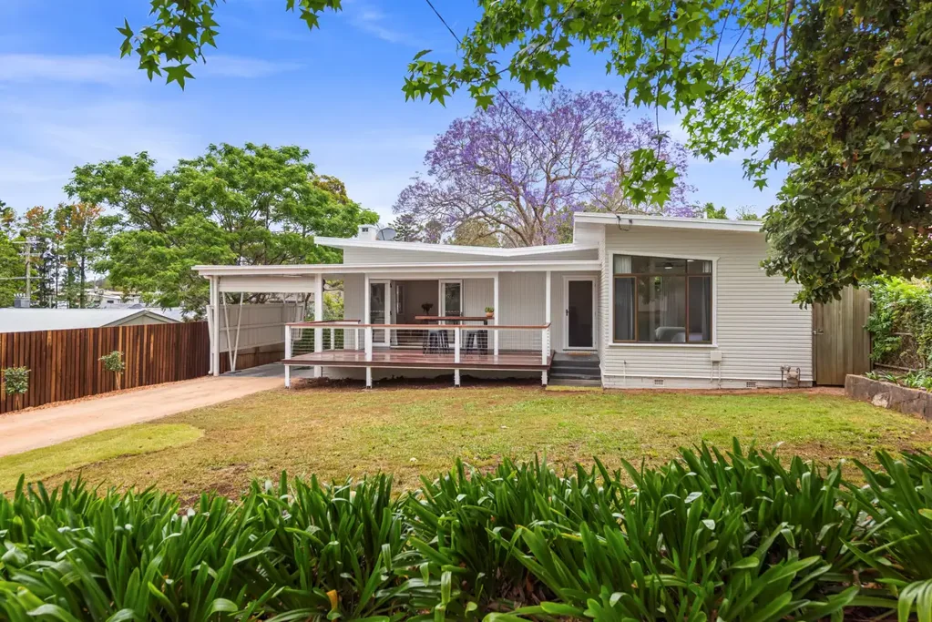 East Toowoomba 3कमरा Sought After East Toowoomba Gem!