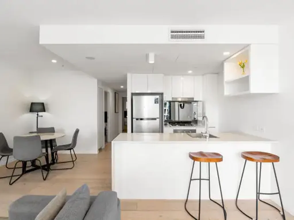 Fully Furnished 2-Bedroom Apartment in Prime South Brisbane Location