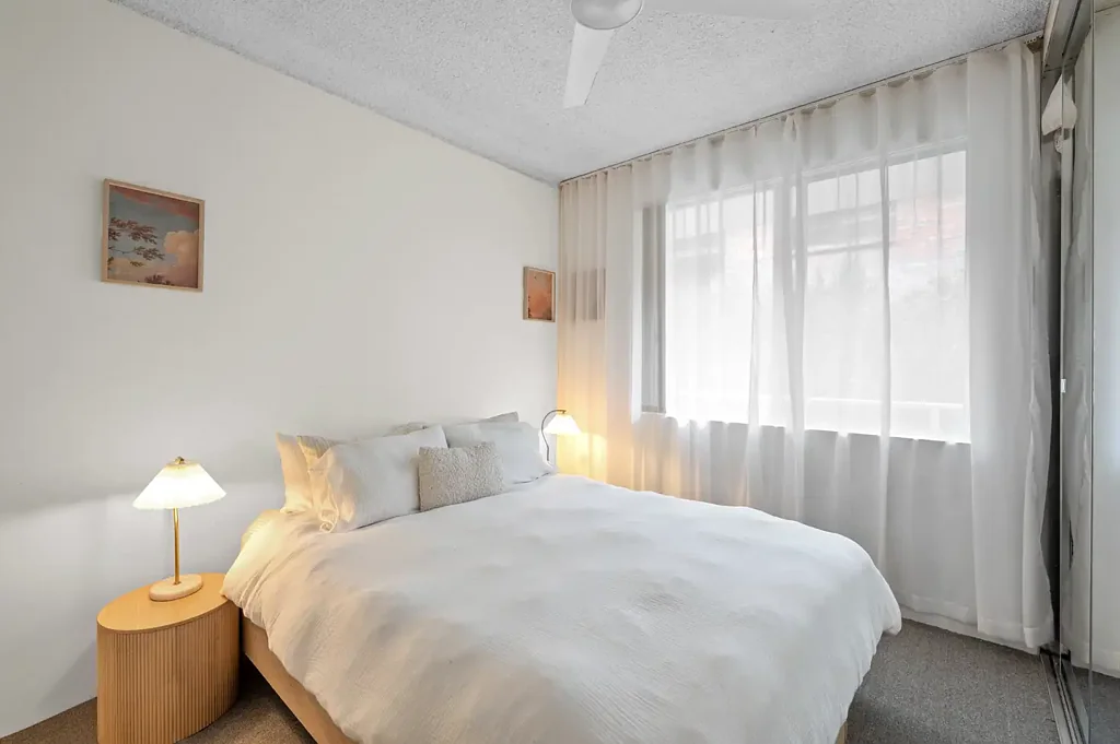 PERFECTLY POSITIONED COASTAL APARTMENT