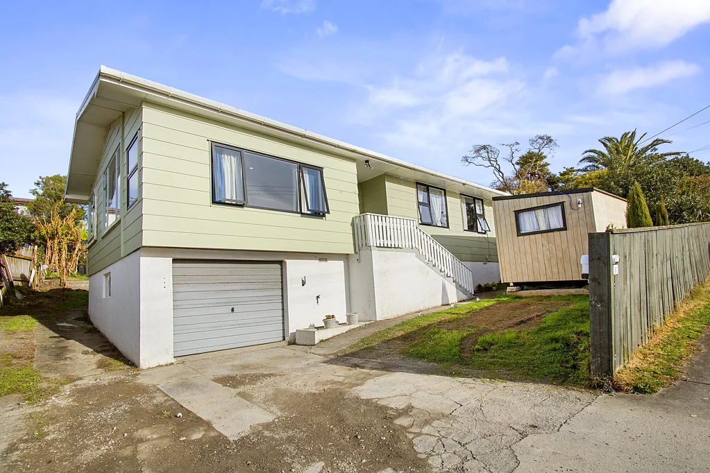 82 Bell Street, Tawa, Wellington