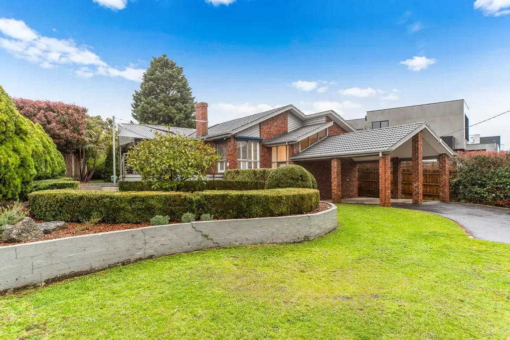 Mount Eliza 4ਬੈੱਡਰੂਮ Split-Level Sanctuary with Bay Glimpses