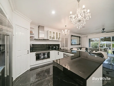 Kusina - 2 Heritage Court, Newport, QLD 4020