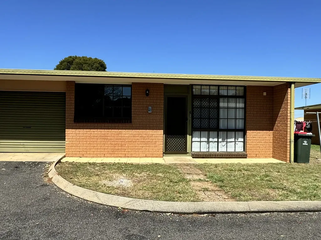 Low Maintenance 2 Bedroom Unit - No pets allowed at this pro