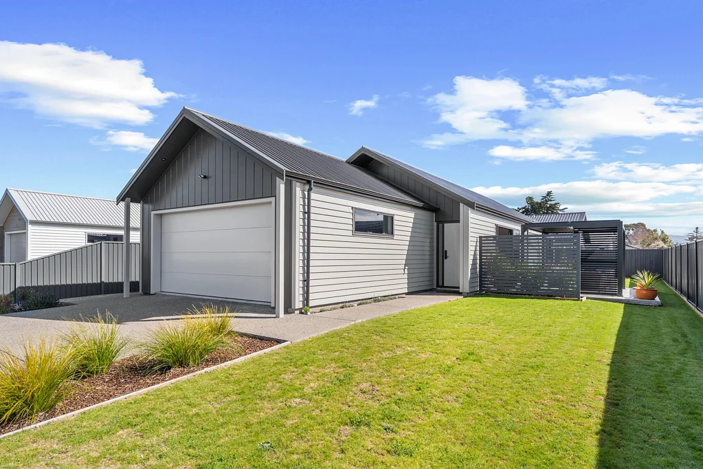 Masterton 3Kwarto Near New in The Plains! BEO $827,500