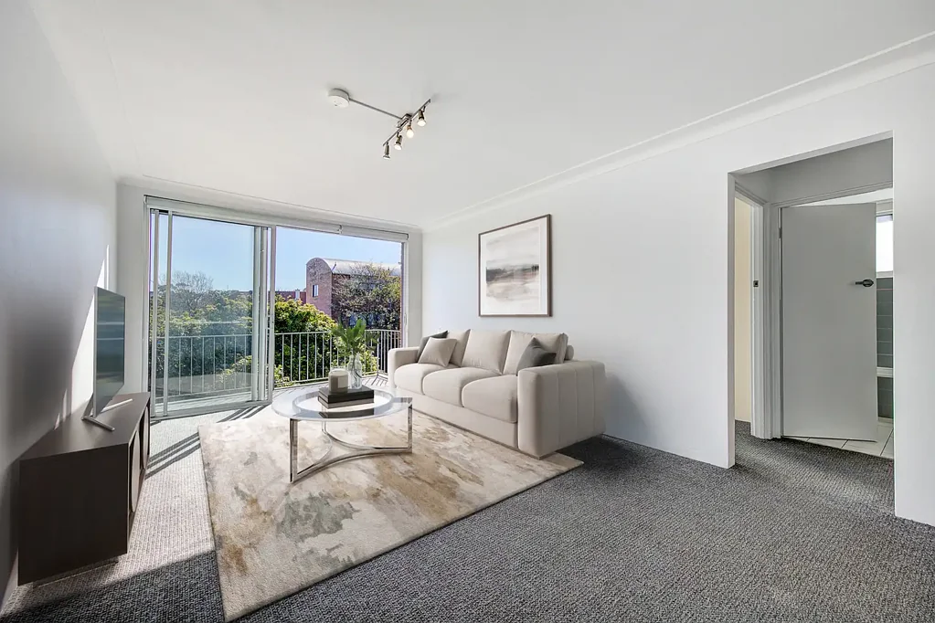 TOP FLOOR NORTH FACING APARTMENT