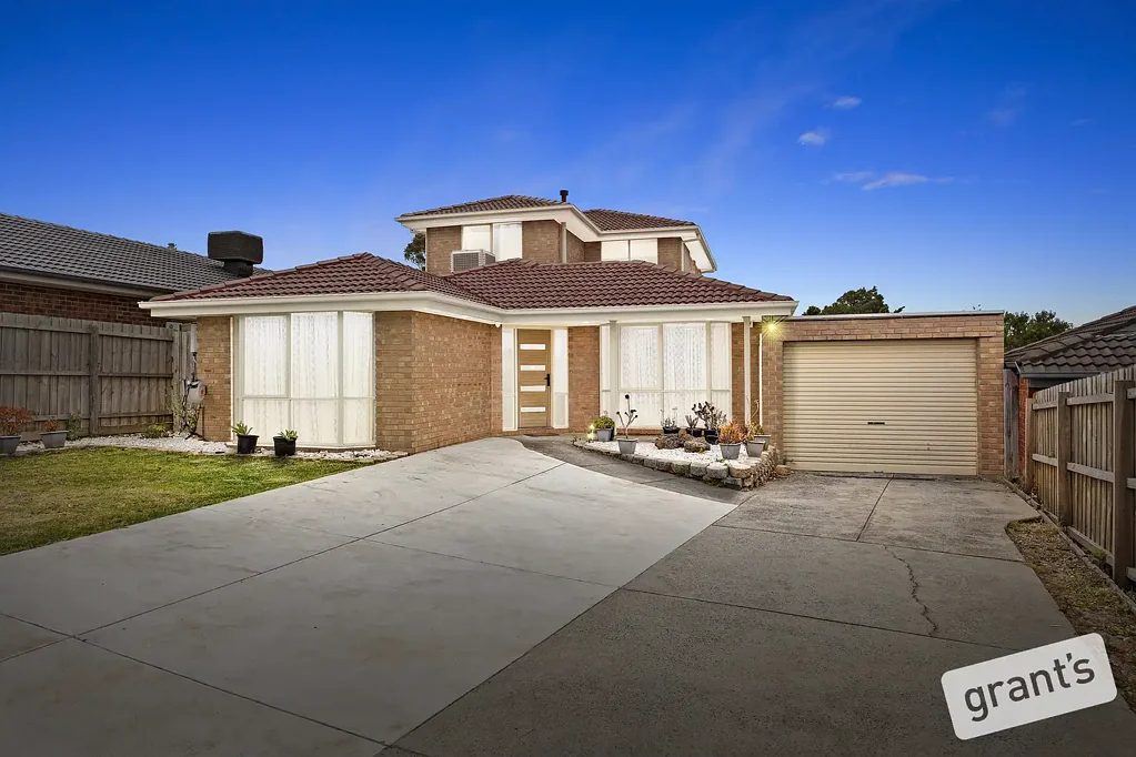 Narre Warren 5房 5卧主卧带衣帽间 全屋地板供暖 女主人厨房 娱乐区带空调 多车车库 游泳池空间 步行生活设施 Rare Opportunity in the Heart of Maramba Estate! Spacious 5-Bedroom Family Home with Dual Master Suites!
