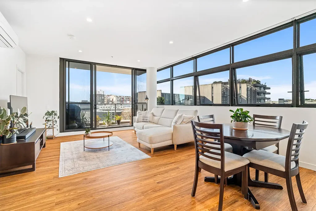 Stunning Divercity Apartment With City Views