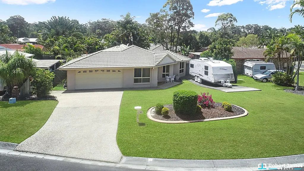 Tidy home with room for Caravan