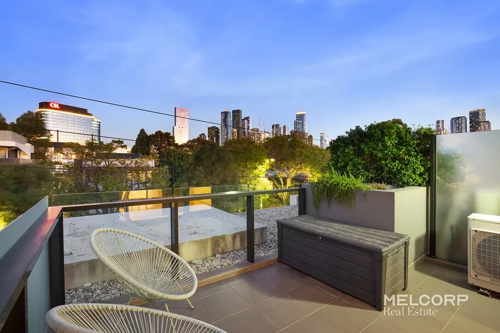 North Melbourne 2Kwarto North-east facing gem with entertainer's terrace in tranquil tree-lined inner-city location