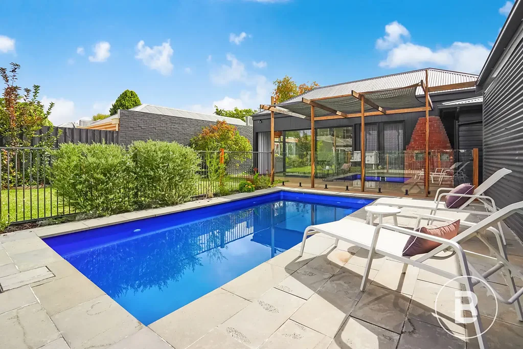 Ballarat Central 5房  RENOVATED PERIOD CHARM IN BLUE CHIP LOCATION